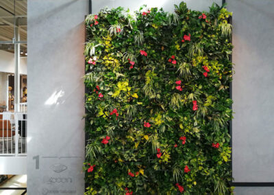 Groene wand met groen rode beplanting