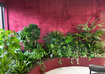 Combinatie-kunst-en-echte-planten